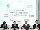 Bei der gemeinsamen Konferenz: Ljubica Jelušic, Norbert Darabos, Werner Fasslabend und Miroslav Lajcák.