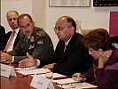 V.l.: Direktor Nasser (UN Information Service), Generalmajor Pucher, Professor Thakur und Nasra Hassan von der Vereinigung Österreichischer Peacekeeper.
