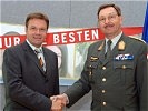 Brigadier Schiefert leitet die Ausbildung der Militärluftfahrt, der Fliegerabwehr und der Luftfahrttechnik.