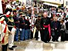 Militärbischof Mag. Christian Werner führt die Prozession in die Basilika