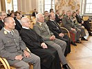Gäste bei der Dekretübergabe (v.l.): Generalmajor Schneider, Altabt Ellegast, Generalmajor Culik, Abt Wilfinger, General Entacher.