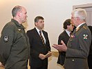 Die Brigadiere Berktold (r.) und Stadlhofer (l.) informierten den Minister über ihre Aufgabenbereiche.
