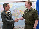 V.l.: Brigadier Manfred Hohenwarter mit Oberst Christoph Tatschl, der für 2 Jahre nach Dänemark geht.
