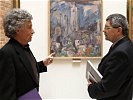 Der Künstler und sein Bewunderer: Heinz Waschgler (l.) und Reinhard Raberger diskutieren eines der Gemälde.