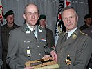 Stabswachtmeister Albert Lorber, l., mit Oberst Lindner. (Bild öffnet sich in einem neuen Fenster)