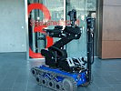 Auch ein ferngesteuerter Roboter "Theodor" kommt zum Einsatz. (Bild öffnet sich in einem neuen Fenster)