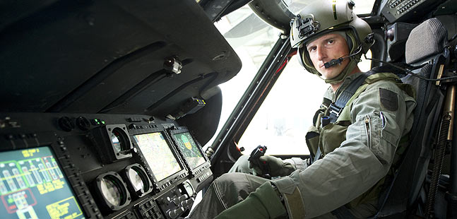  Sebert im Cockpit des Black Hawk