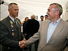 Gusenbauer und Oberst Eckelsberger, Kommandant des Heeressportzentrums. (Bild öffnet sich in einem neuen Fenster)