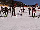 Nach 250 Metern schnallen die Sportler ihre Schi an. (Bild öffnet sich in einem neuen Fenster)