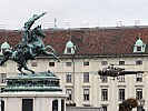 Die Alouette III landet vor der Hofburg. (Bild öffnet sich in einem neuen Fenster)