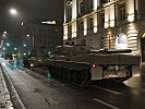 Schlußfahrzeug der Kolonne - der Kampfpanzer "Leopard".