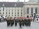 Die Gardemusik marschiert am Heldenplatz ein. (Bild öffnet sich in einem neuen Fenster)