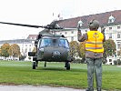 Der Hubschrauber setzt punktgenau am Heldenplatz auf. (Bild öffnet sich in einem neuen Fenster)