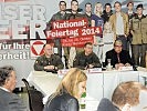...die Pressekonferenz des Bundesheeres am Wiener Heldenplatz. (Bild öffnet sich in einem neuen Fenster)