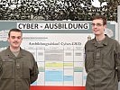 Verstärkung an der Cyber-Front: Die Gefreiten Fent und Kammlander. (Bild öffnet sich in einem neuen Fenster)