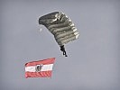 Fallschirmspringer des Bundesheeres im Anflug. (Bild öffnet sich in einem neuen Fenster)