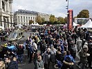 Tausende Besucher in der Wiener Innenstadt. (Bild öffnet sich in einem neuen Fenster)