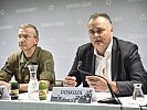 Minister Doskozil und Militärkommandant Wagner bei der Pressekonferenz.