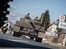 Panzer auf dem Weg in die Grazer Innenstadt. (Bild öffnet sich in einem neuen Fenster)