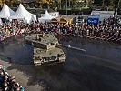 Panzerballett am Heldenplatz. (Bild öffnet sich in einem neuen Fenster)
