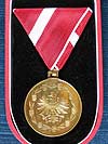 Goldene Medaille für Verdienste um die Republik Österreich. (Bild öffnet sich in einem neuen Fenster)