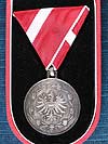 Silberne Medaille für Verdienste um die Republik Österreich. (Bild öffnet sich in einem neuen Fenster)
