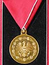 Goldene Medaille für Verdienste um die Republik Österreich am roten Bande. (Bild öffnet sich in einem neuen Fenster)