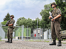 5.7.: Tiroler Milizsoldaten bewachen ein Schutzobjekt. (Bild öffnet sich in einem neuen Fenster)