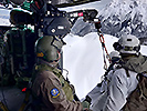 10.2.: Fähnriche üben den Transport mit Hubschraubern im Gebirge. (Bild öffnet sich in einem neuen Fenster)