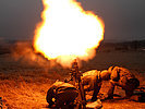 14.2.: Ein Granatwerfer feuert mit scharfer Munition. (Bild öffnet sich in einem neuen Fenster)