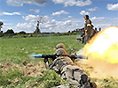 11.09.: Soldaten beim Scharfschießen mit dem PAR 66/79. (Bild öffnet sich in einem neuen Fenster)