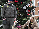 14.12.: Klaudia Tanner mit Corona-Spürhund "Fantasy". (Bild öffnet sich in einem neuen Fenster)