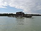19.8.: Pioniere setzen mit einer 50-Tonnen Fähre über die Donau. (Bild öffnet sich in einem neuen Fenster)