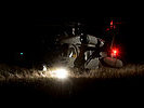 21.8.: Ein S-70 "Black Hawk" bei einer Nacht-Landung in Tulln. (Bild öffnet sich in einem neuen Fenster)