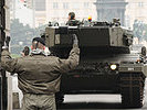 20.10.: Zur Show am Nationalfeiertag treffen Panzer in Wien ein. (Bild öffnet sich in einem neuen Fenster)
