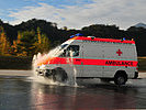 25.11.: Ein Sanitäter des Bundesheeres beim Fahrsicherheitstraining. (Bild öffnet sich in einem neuen Fenster)