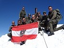 22.6.: Die Offiziere des Generalstabslehrgangs am Gipfel des Großglockners. (Bild öffnet sich in einem neuen Fenster)