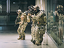 11.4.: Jagdkommandosoldaten trainieren im EKZ Simmering. (Bild öffnet sich in einem neuen Fenster)