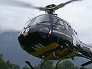 Manövrieren in Bodennähe: Eine AS 350 aus Großbritannien. (Bild öffnet sich in einem neuen Fenster)
