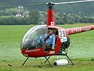 Japanische Mannschaft in einer R22. (Bild öffnet sich in einem neuen Fenster)