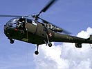 Schweizer Militär-Damenteam kurz vor dem Absetzten des Eimers. (Bild öffnet sich in einem neuen Fenster)