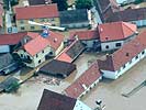 ...und dem Hubschrauber werden die Eingeschlossenen geborgen. (Bild öffnet sich in einem neuen Fenster)