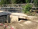 Eine bereits fertige D-Brücke neben der beschädigten Brücke in Mühllacken. (Bild öffnet sich in einem neuen Fenster)