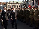 26.10.2002
Abschreiten der Front. (Bild öffnet sich in einem neuen Fenster)