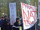 Gefechtsvorführung
aufgebrachte Demonstrantenmenge. (Bild öffnet sich in einem neuen Fenster)
