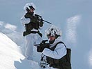 Erhöhte Wachsamkeit im unbekannten Terrain. (Bild öffnet sich in einem neuen Fenster)