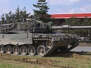 Der schwere Kampfpanzer... (Bild öffnet sich in einem neuen Fenster)
