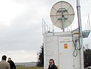 ...beim neuen Antennenshelter. (Bild öffnet sich in einem neuen Fenster)