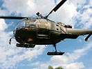 Sanitätshubschrauber im Vorbeiflug. (Bild öffnet sich in einem neuen Fenster)
