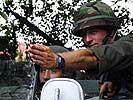 Kommandant weist Panzerfahrer Ziel zu. (Bild öffnet sich in einem neuen Fenster)